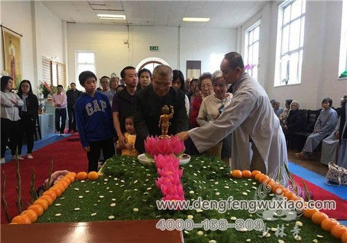 英国少林修文化中心举行浴佛节祈福法会